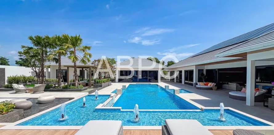Casa de 5 dormitorios en Pattaya, Tailandia № 211545