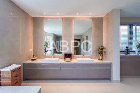 Casa de 5 dormitorios en Pattaya, Tailandia № 211545 - foto 5