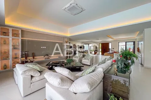 Casa de 5 dormitorios en Pattaya, Tailandia № 211545 - foto 18