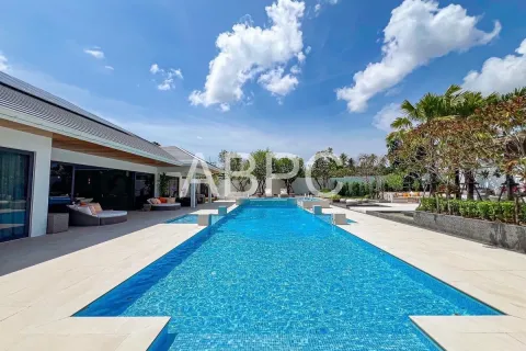 Casa de 5 dormitorios en Pattaya, Tailandia № 211545 - foto 12