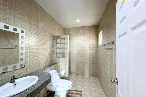 Casa de 3 dormitorios en Jomtien Beach, Pattaya, Tailandia № 211546 - foto 17