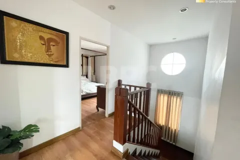 Casa de 3 dormitorios en Jomtien Beach, Pattaya, Tailandia № 211546 - foto 11