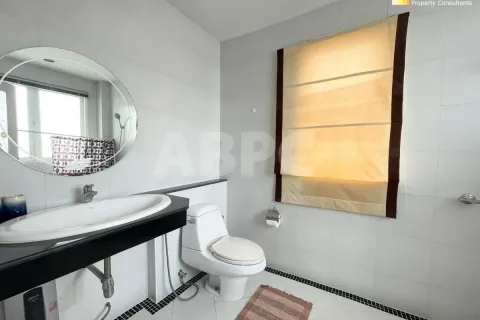 Casa de 3 dormitorios en Jomtien Beach, Pattaya, Tailandia № 211546 - foto 16