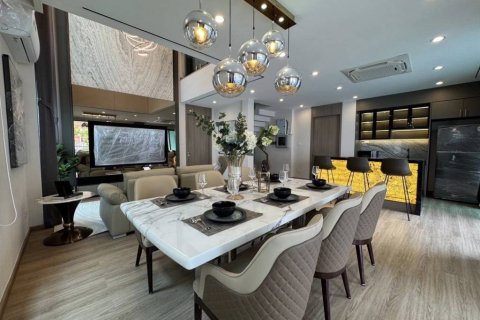 Villa à Pattaya, Thaïlande 4 chambres № 172981 - photo 8