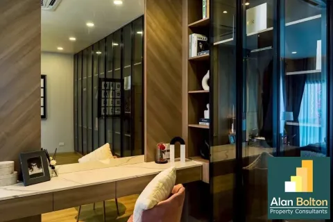 Casa de 4 dormitorios en Pattaya, Tailandia № 210868 - foto 4