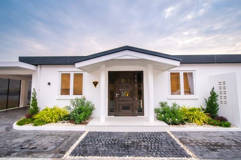 Apartment in Hua Hin, Thailand 3 bedrooms № 168474 - photo 4