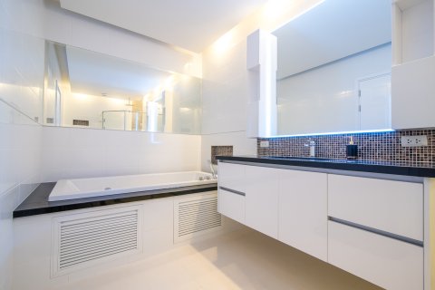 Apartment in Hua Hin, Thailand 3 bedrooms № 168474 - photo 13