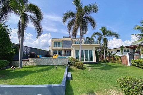 Villa in Hua Hin, Thailand 4 bedrooms № 168476 - photo 3