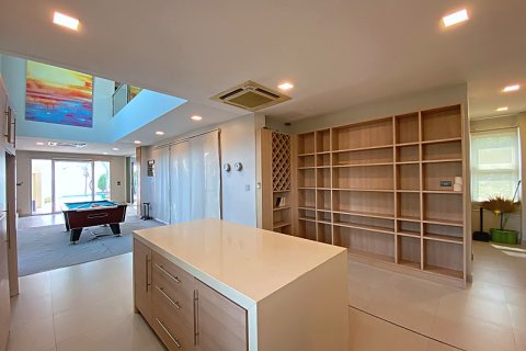 Villa in Hua Hin, Thailand 4 bedrooms № 168476 - photo 25