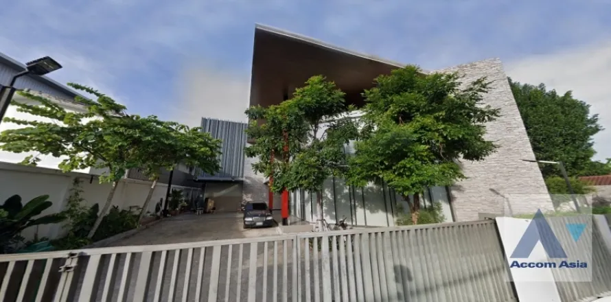 Studio in Phra Khanong, Bangkok, Thailand № 216267