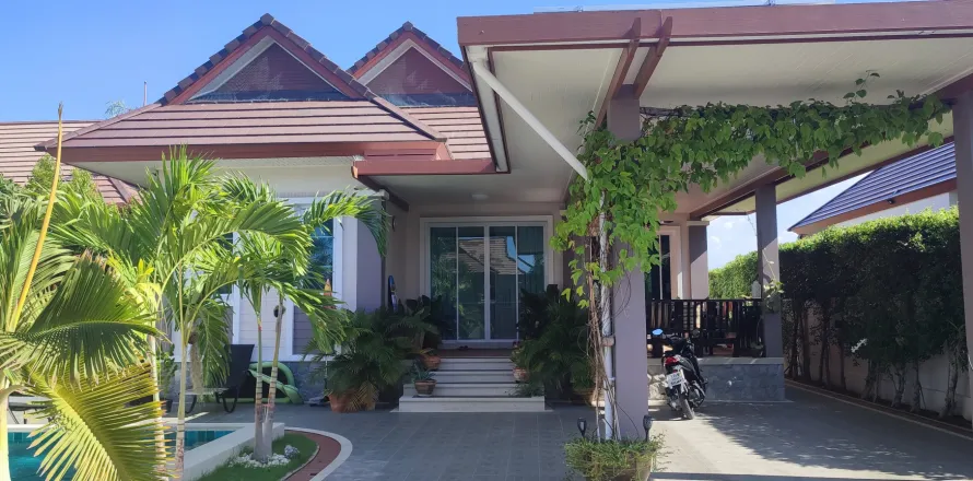 Villa in Cha-am, Thailand 3 bedrooms № 159030