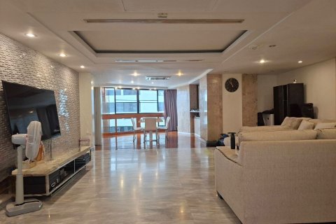 Condo in Khlong Toei, Bangkok, Thailand, 3 bedrooms  № 159031 - photo 10