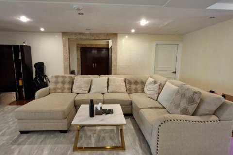 Condo in Khlong Toei, Bangkok, Thailand, 3 bedrooms  № 159031 - photo 2
