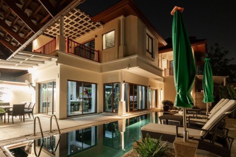 Townhouse in Phuket, Thailand 4 bedrooms № 159032