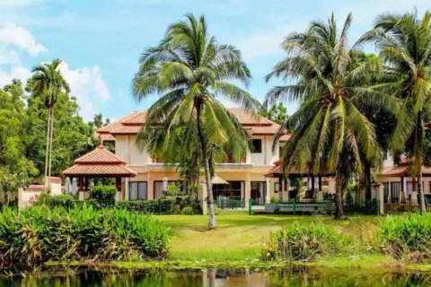 Townhouse in Phuket, Thailand 4 bedrooms № 159032 - photo 2