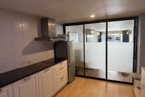 Condo in Khlong Toei, Bangkok, Thailand, 2 bedrooms  № 136100 - photo 10