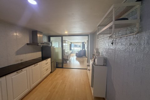 Condo in Khlong Toei, Bangkok, Thailand, 2 bedrooms  № 136100 - photo 3