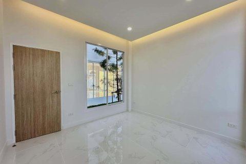 Villa in Saraphi, Thailand 3 bedrooms № 139353 - photo 12