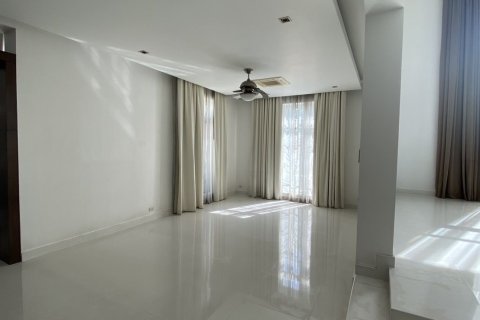 Maison à Pak Kret, Thaïlande 4 chambres № 161714 - photo 23