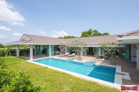 Villa in Hua Hin, Thailand 3 bedrooms № 193649 - photo 1