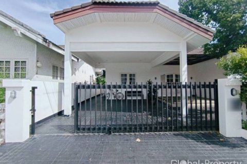 House in Pattaya, Thailand 2 bedrooms № 233482 - photo 2