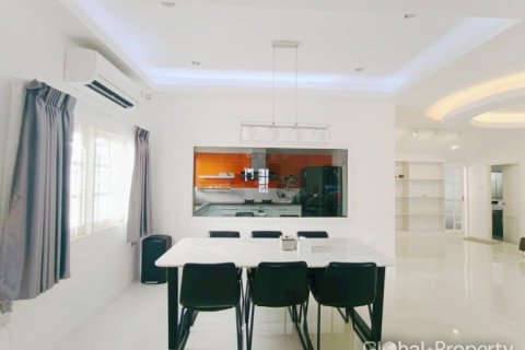 House in Pattaya, Thailand 2 bedrooms № 233482 - photo 12