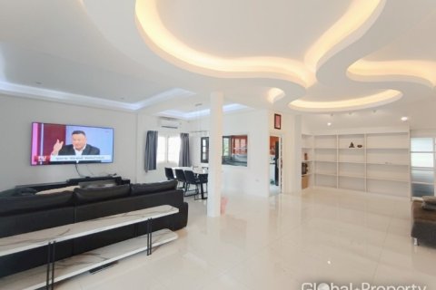 House in Pattaya, Thailand 2 bedrooms № 233482 - photo 8