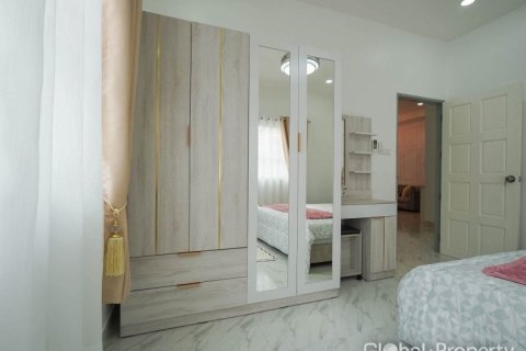 Casa de 4 dormitorios en Pattaya, Tailandia № 233483 - foto 17
