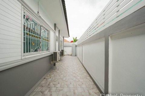 Casa de 4 dormitorios en Pattaya, Tailandia № 233483 - foto 7