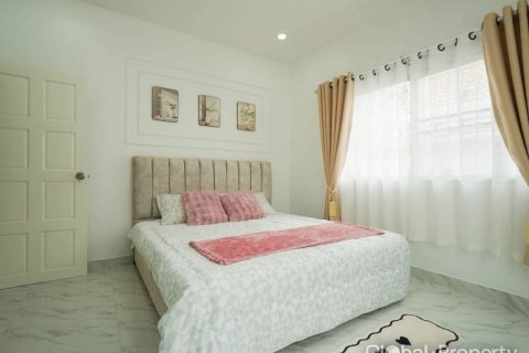 Casa de 4 dormitorios en Pattaya, Tailandia № 233483 - foto 14