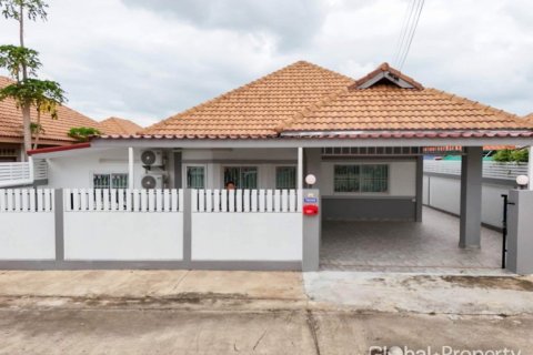 Casa de 4 dormitorios en Pattaya, Tailandia № 233483 - foto 3