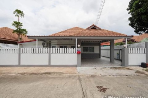 Casa de 4 dormitorios en Pattaya, Tailandia № 233483