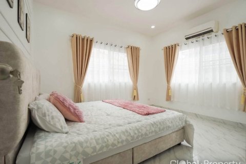 Casa de 4 dormitorios en Pattaya, Tailandia № 233483 - foto 16