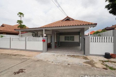 Casa de 4 dormitorios en Pattaya, Tailandia № 233483 - foto 2