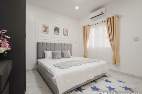 Casa de 4 dormitorios en Pattaya, Tailandia № 233483 - foto 13