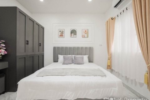 Casa de 4 dormitorios en Pattaya, Tailandia № 233483 - foto 12