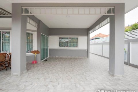 Casa de 4 dormitorios en Pattaya, Tailandia № 233483 - foto 5