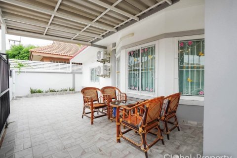 Casa de 4 dormitorios en Pattaya, Tailandia № 233483 - foto 10