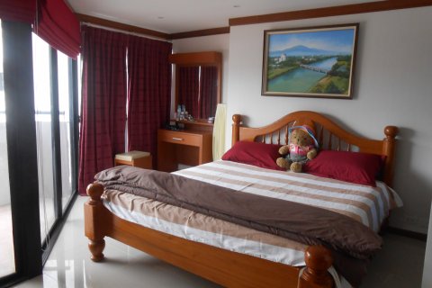 Condo in Bangkok, Thailand, 1 bedroom  № 144155 - photo 2