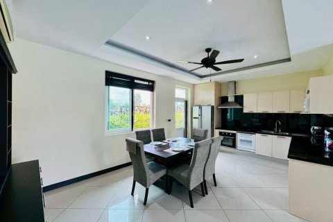 House in Pattaya, Thailand 4 bedrooms № 153769 - photo 11