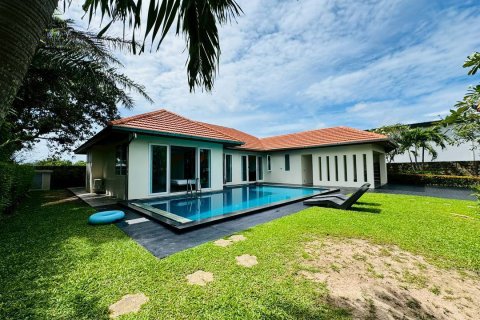 House in Pattaya, Thailand 4 bedrooms № 153769 - photo 16