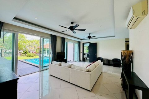 House in Pattaya, Thailand 4 bedrooms № 153769 - photo 8
