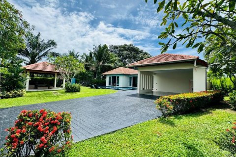 House in Pattaya, Thailand 4 bedrooms № 153769 - photo 2