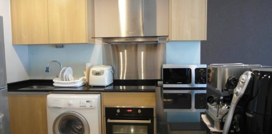 Condo in Yan Nawa, Bangkok, Thailand, 2 bedrooms  № 167408