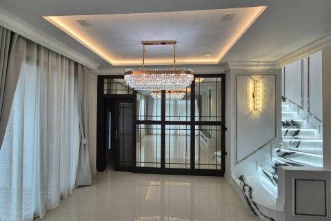 House in Nonthaburi, Thailand 3 bedrooms № 167412 - photo 2