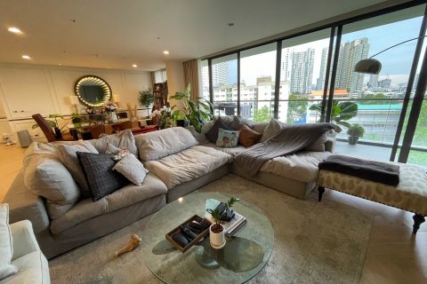 Condo in Bangkok, Thailand, 3 bedrooms  № 143454 - photo 2