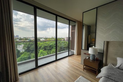 Condo in Bangkok, Thailand, 3 bedrooms  № 143454 - photo 17