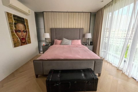Condo in Bangkok, Thailand, 3 bedrooms  № 143454 - photo 12