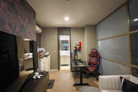 Condo in Bangkok, Thailand, 3 bedrooms  № 143454 - photo 9