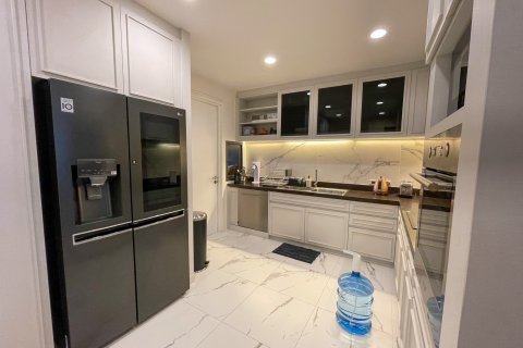 Condo in Bangkok, Thailand, 3 bedrooms  № 143454 - photo 21